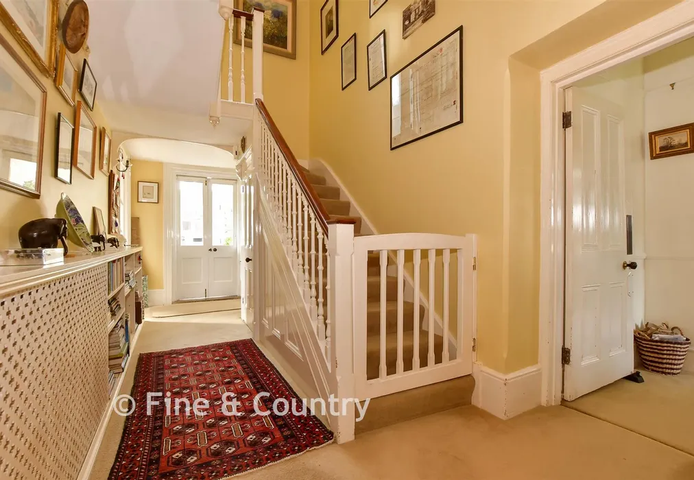 Internal Lifestyle Photograph - Madeira Road, Totland, Isle of Wight - Wards of Kent