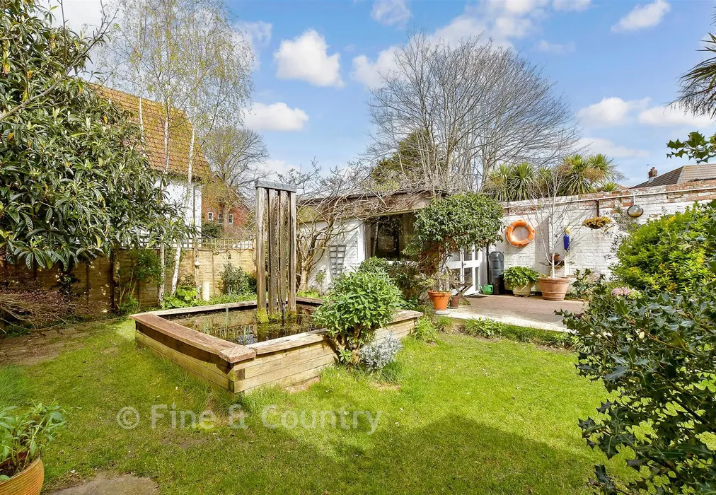 Rear Garden - Madeira Road, Totland, Isle of Wight - Wards of Kent