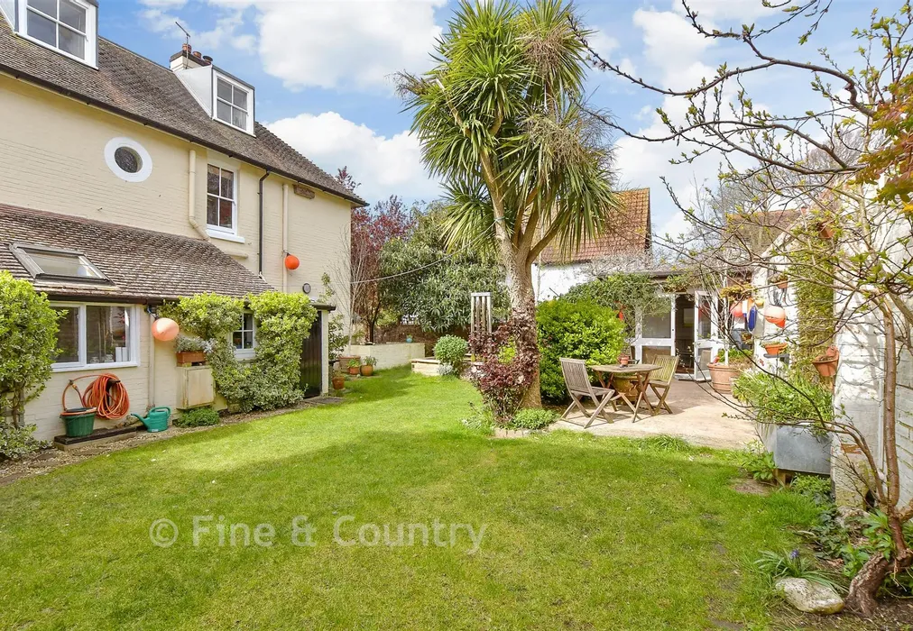 Rear Garden - Madeira Road, Totland, Isle of Wight - Wards of Kent