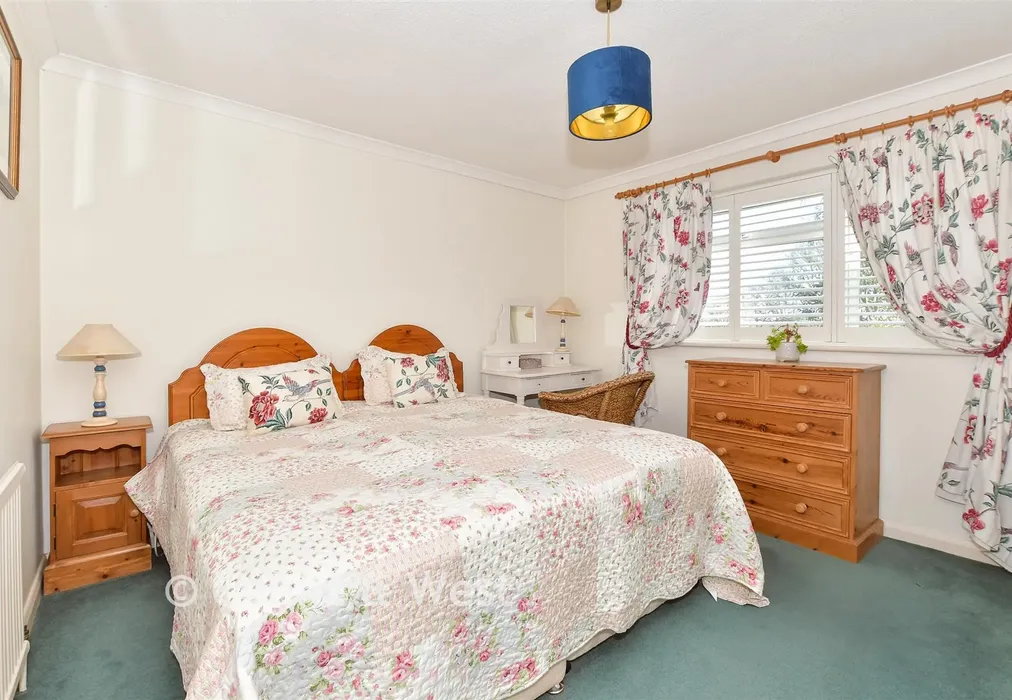 Bedroom 3 - Glebelands, Pulborough, West Sussex - Wards of Kent