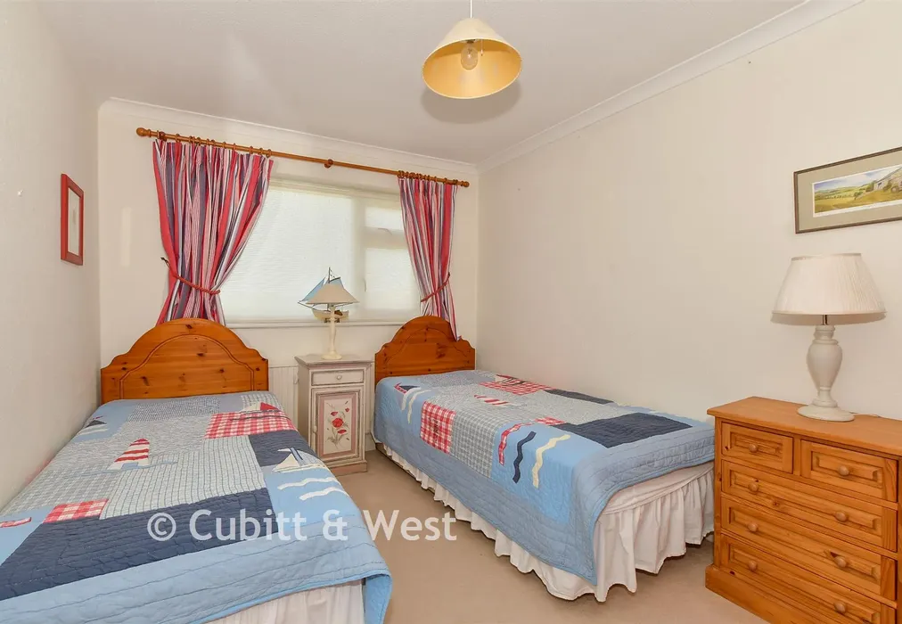 Bedroom 2 - Glebelands, Pulborough, West Sussex - Wards of Kent