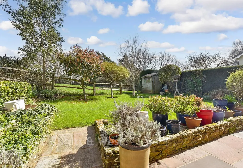 Rear Garden - Glebelands, Pulborough, West Sussex - Wards of Kent