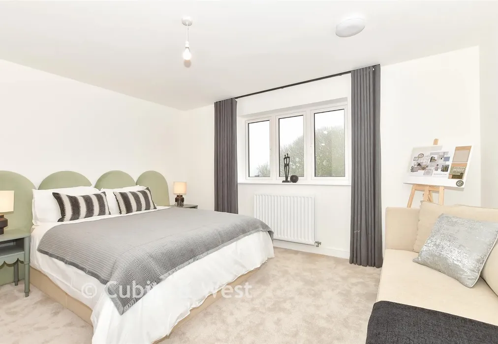 Bedroom 1 - Wittering Place, Lapwing Walk, West Wittering, West Sussex - Wards of Kent