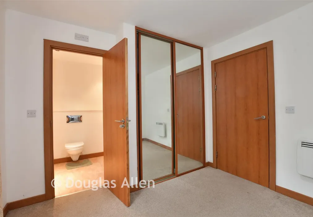 Bedroom 1 - Kendal, Purfleet, Essex - Wards of Kent