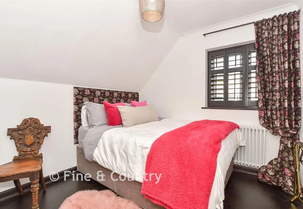 Bedroom 2 - Stour Street, Canterbury, Kent - Wards of Kent