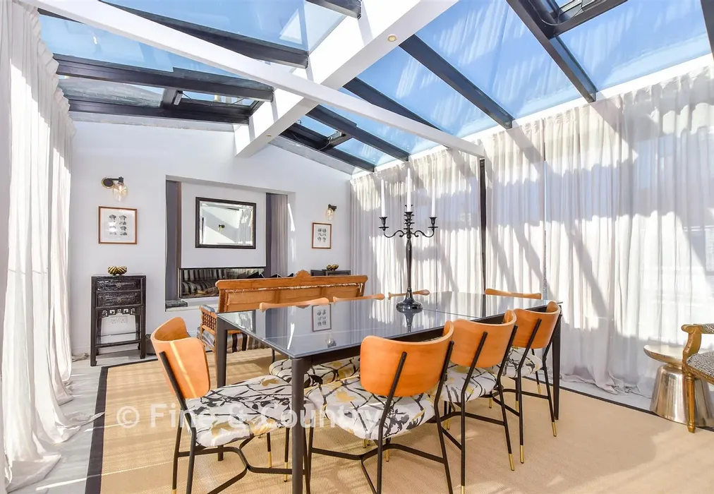 Dining Room - Stour Street, Canterbury, Kent - Wards of Kent