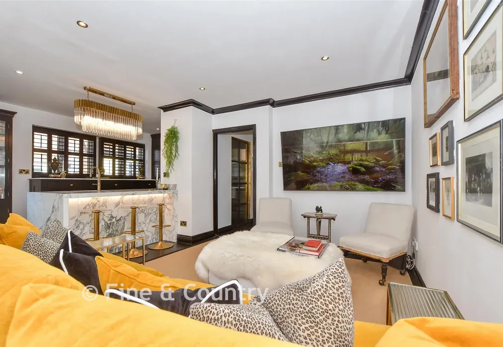 Sitting Room - Stour Street, Canterbury, Kent - Wards of Kent
