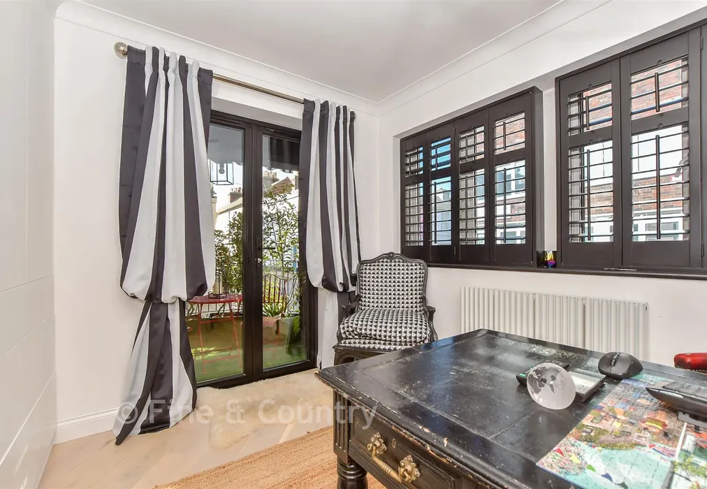 Bedroom 3/Study - Stour Street, Canterbury, Kent - Wards of Kent