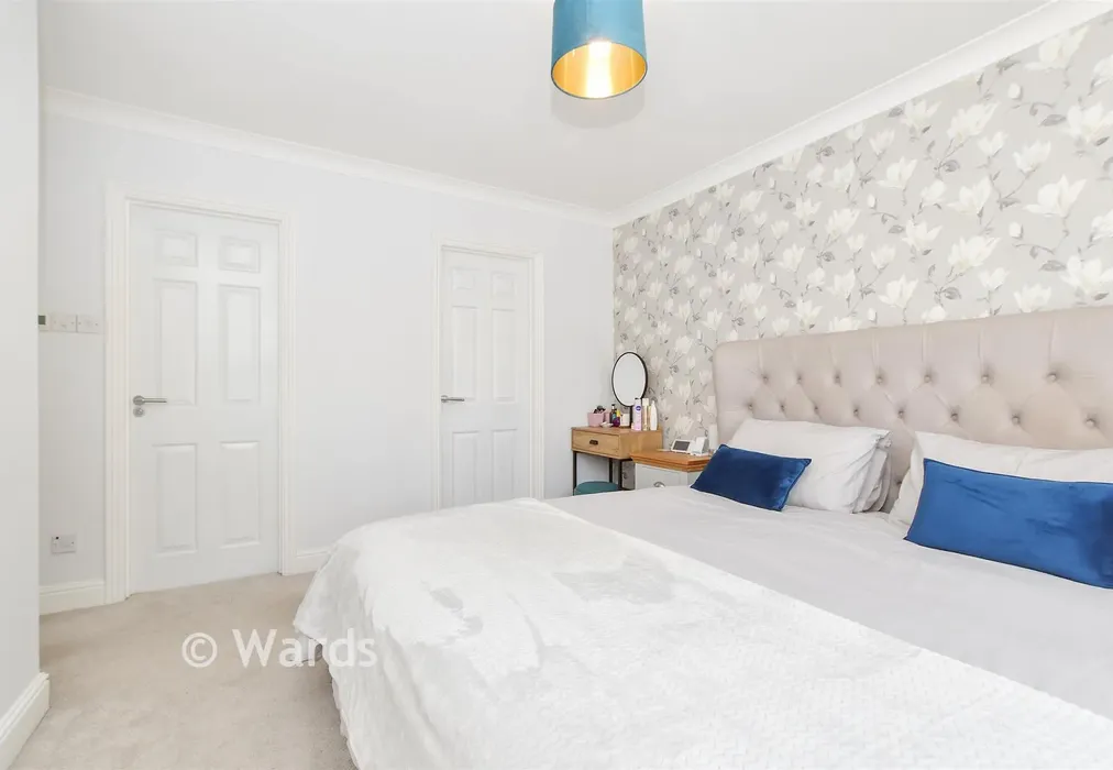 Bedroom 1 - Woodcocks, Headcorn, Nr Ashford, Kent - Wards of Kent