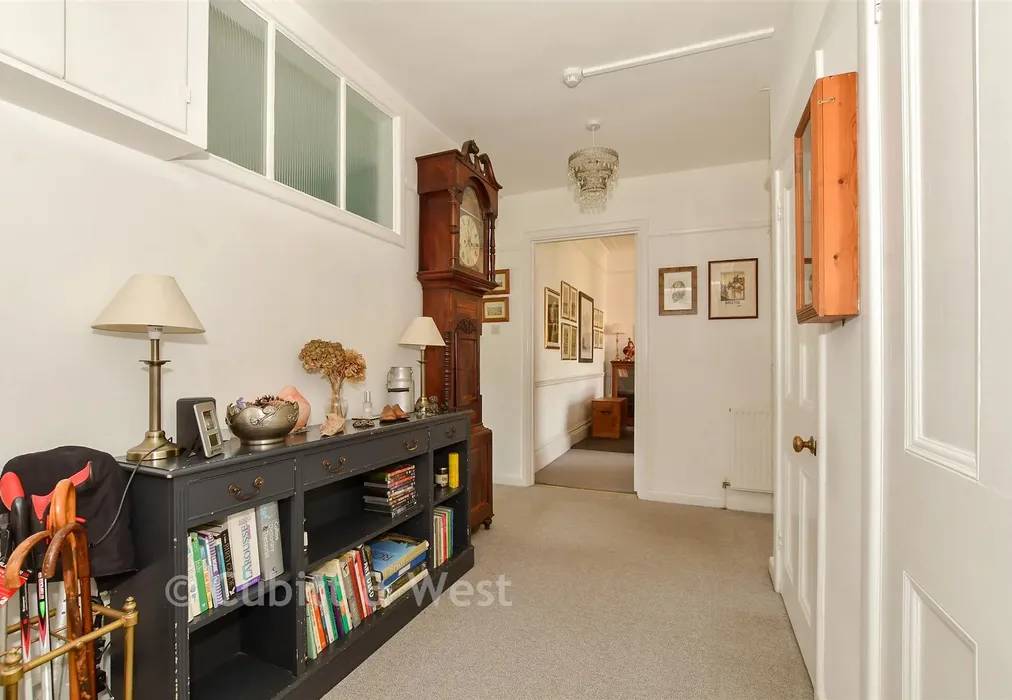 Entrance Hall - Norfolk Road, Littlehampton, West Sussex - Wards of Kent