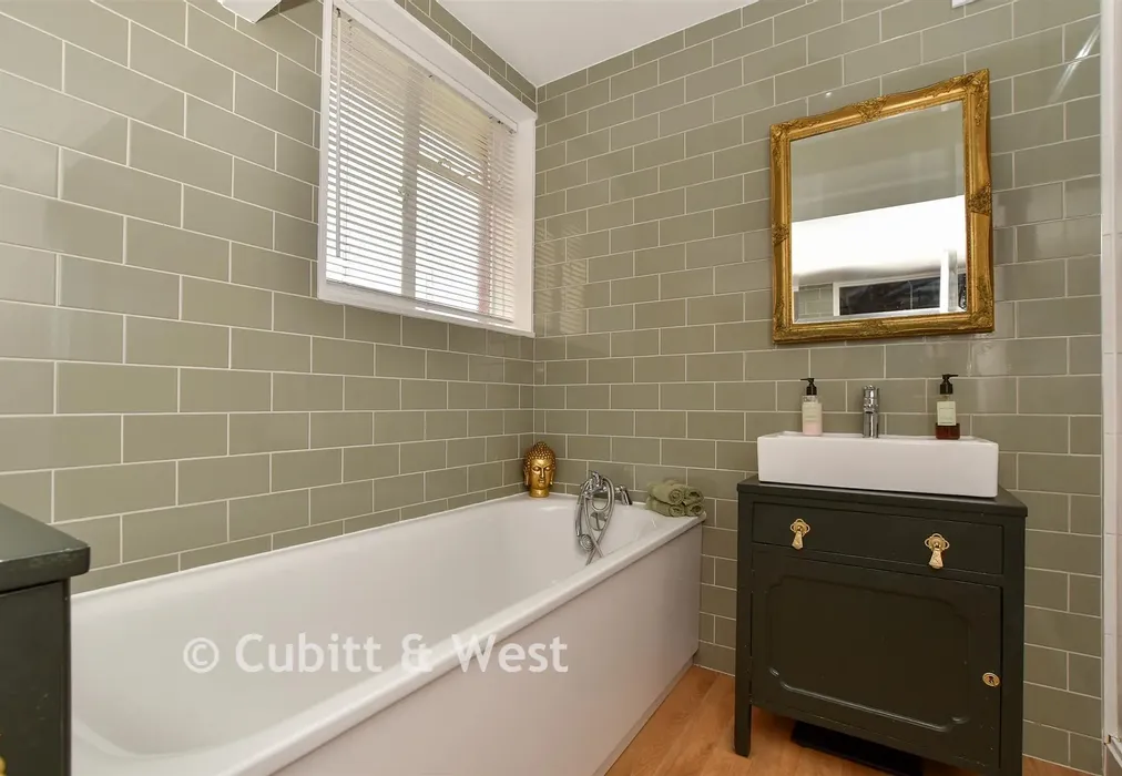 Bathroom - Norfolk Road, Littlehampton, West Sussex - Wards of Kent