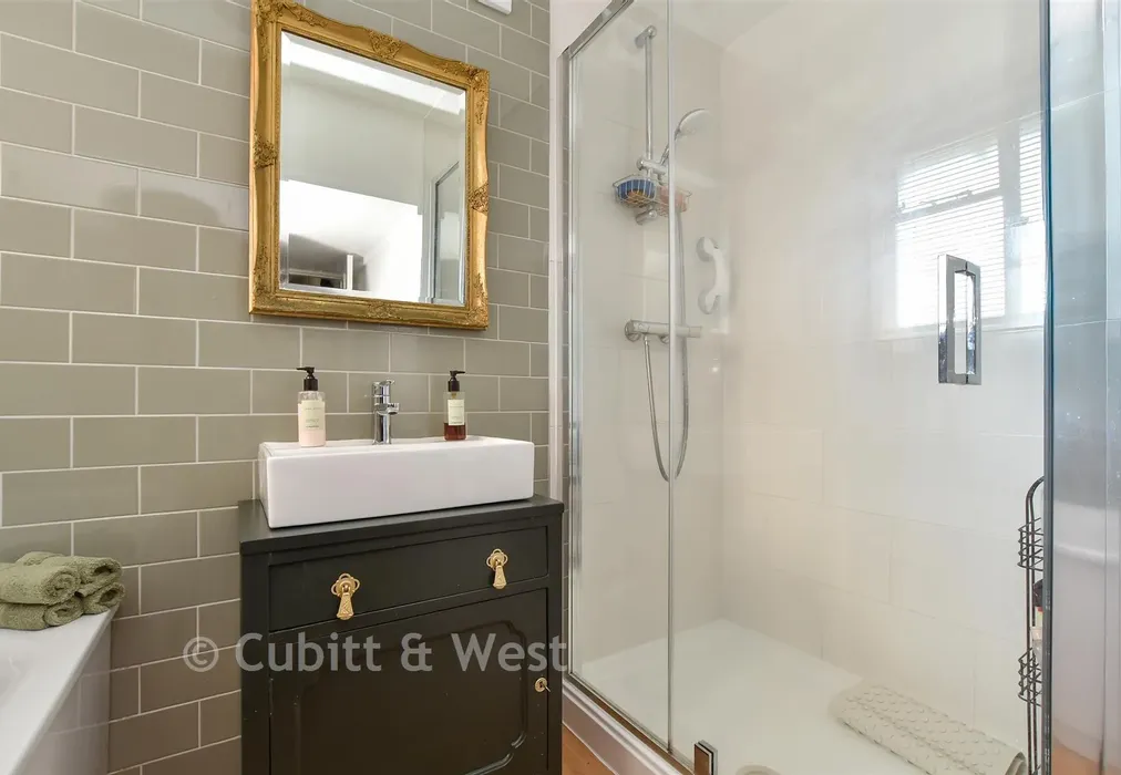 Bathroom - Norfolk Road, Littlehampton, West Sussex - Wards of Kent