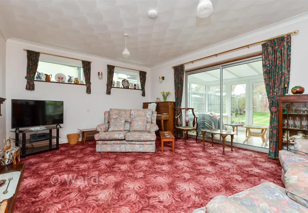 Lounge - David Avenue, Cliftonville, Margate, Kent - Wards of Kent