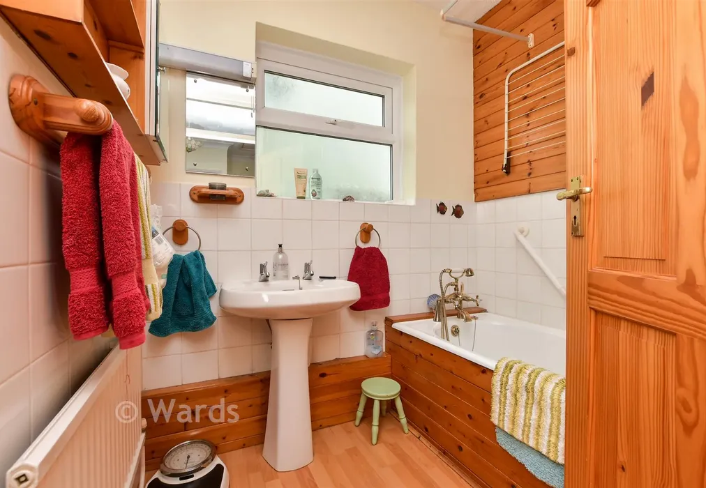 Bathroom - David Avenue, Cliftonville, Margate, Kent - Wards of Kent