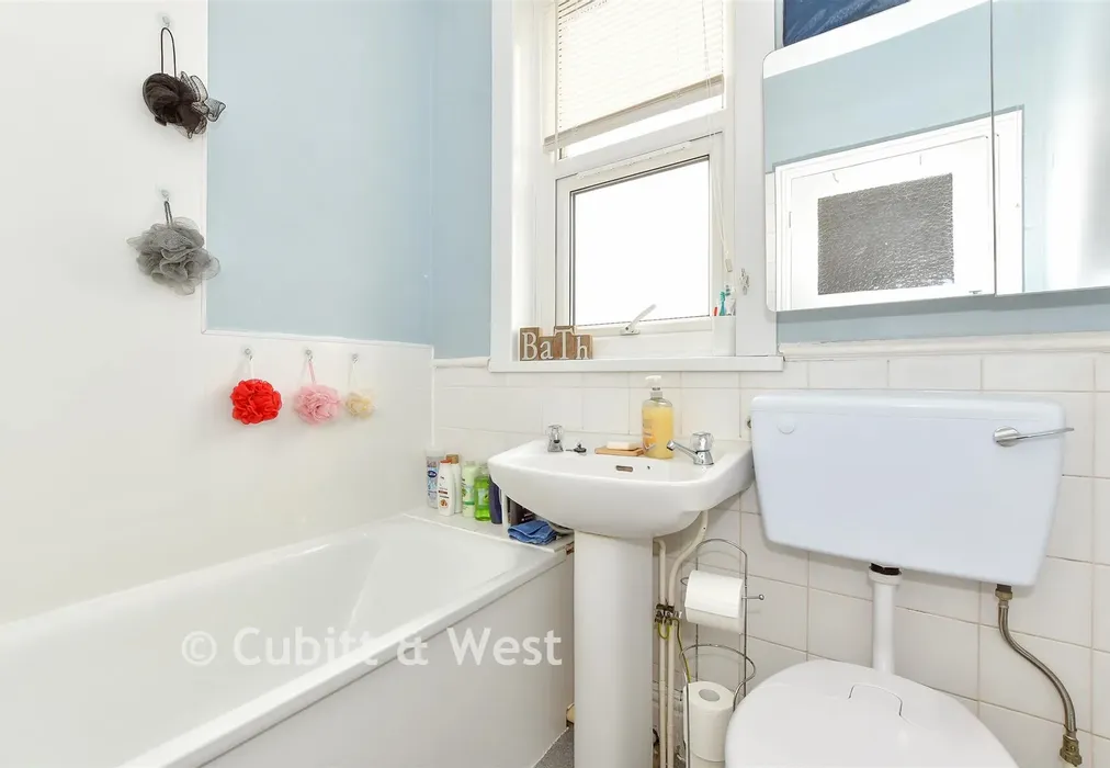 Bathroom - Kenyon Road, Portsmouth, Hampshire - Wards of Kent