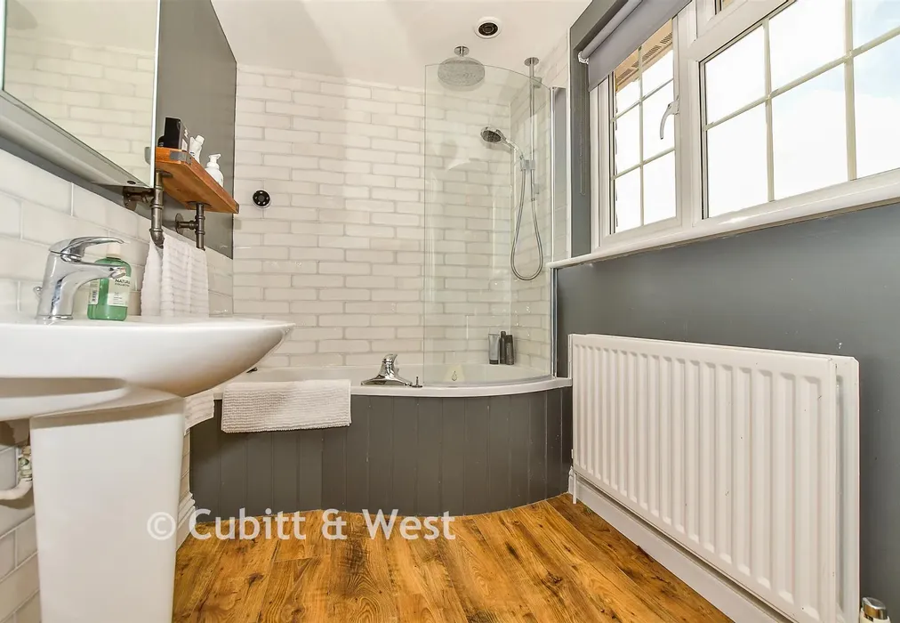 En-Suite Bathroom - Hillrise, Crowborough, East Sussex - Wards of Kent