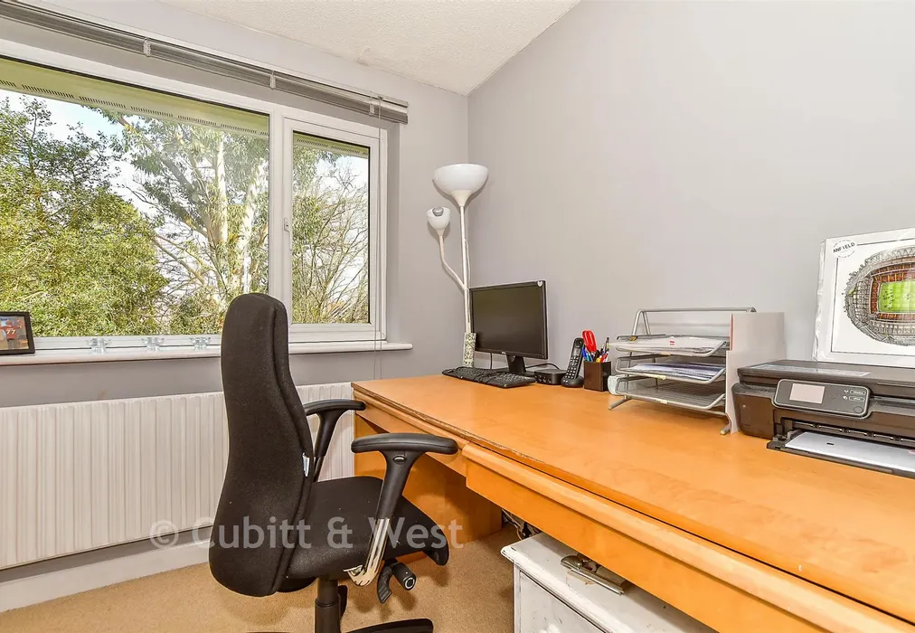 Bedroom 5 - Hillrise, Crowborough, East Sussex - Wards of Kent