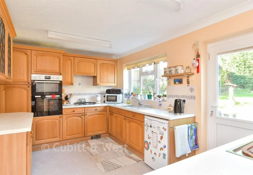 Kitchen - Anderson Close, Newhaven, East Sussex - Wards of Kent