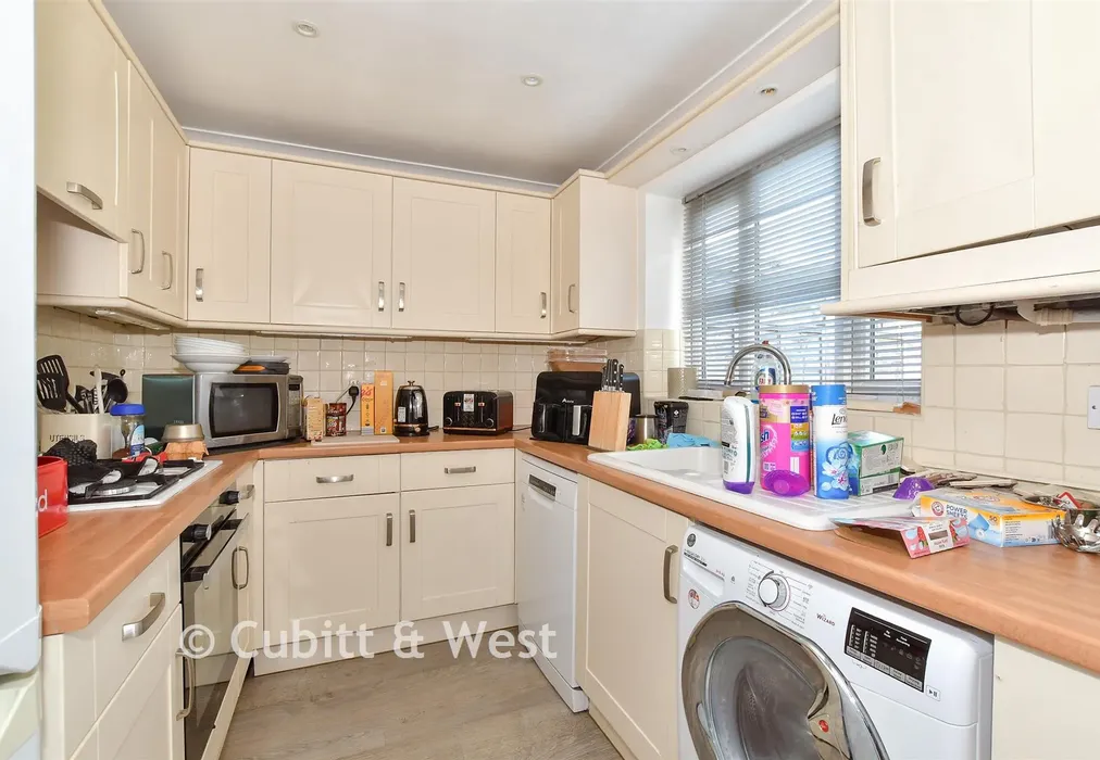 Kitchen - Bakers Close, Southwater, Horsham, West Sussex - Wards of Kent