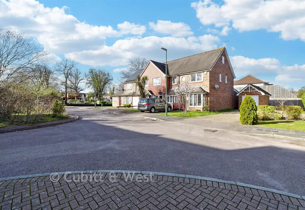 Driveway/Parking - Bakers Close, Southwater, Horsham, West Sussex - Wards of Kent