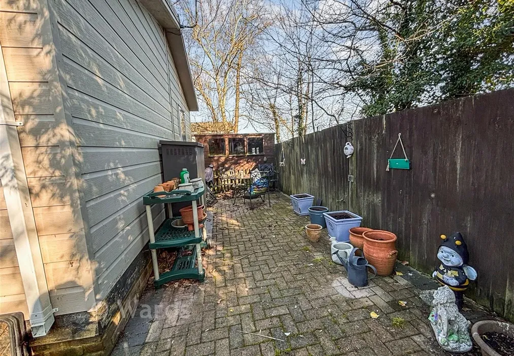 Side Garden - Labour In Vain Road, Wrotham, Sevenoaks, Kent - Wards of Kent