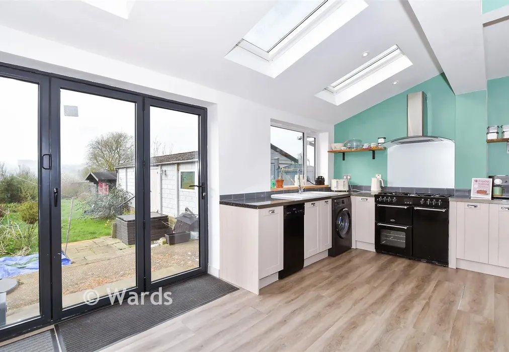 Kitchen/Breakfast Area - Tonbridge Road, Teston, Maidstone, Kent - Wards of Kent