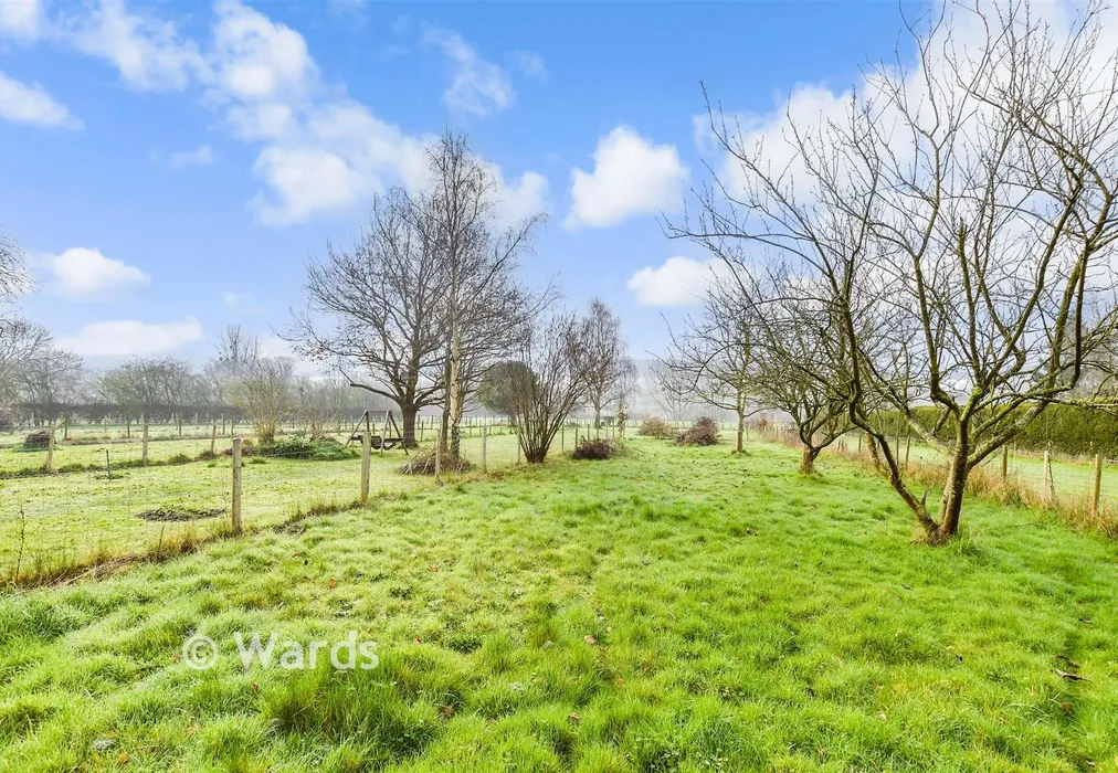 Rear Garden - Tonbridge Road, Teston, Maidstone, Kent - Wards of Kent