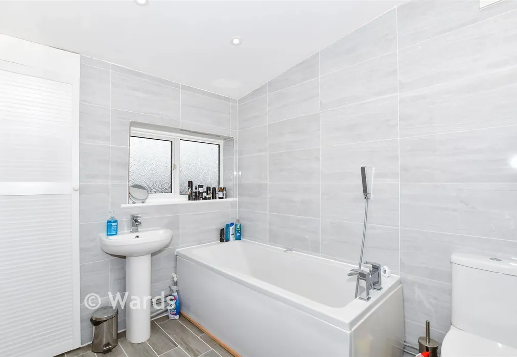 En-Suite Bathroom - Malling Road, Snodland, Kent, Kent - Wards of Kent