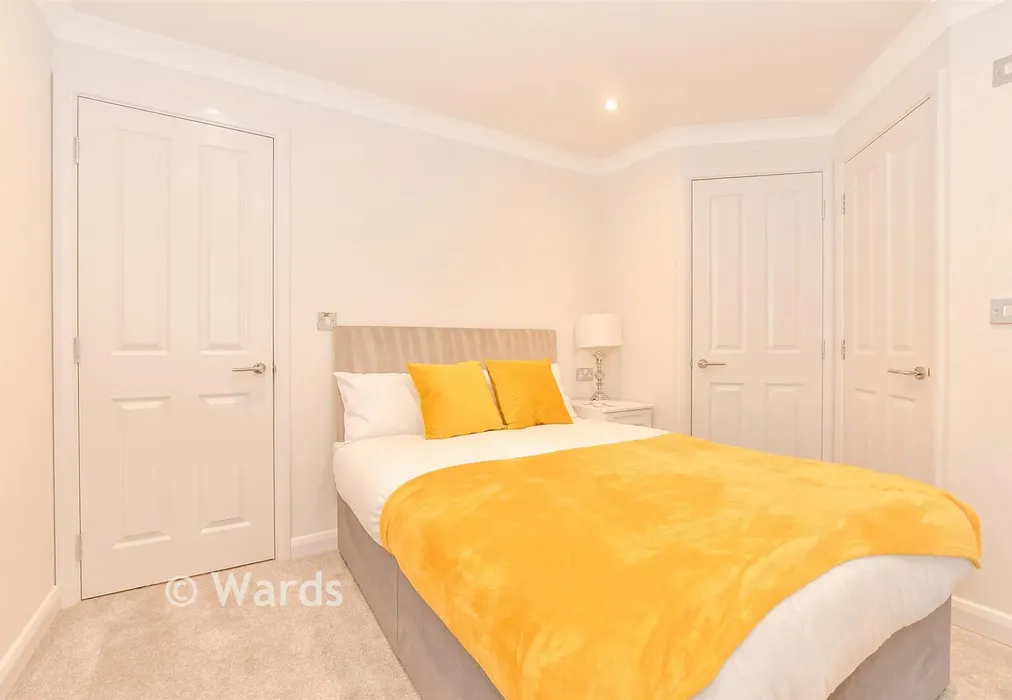 Bedroom 1 - Spill Land Country Park, Meadow Gardens, Biddenden, Kent - Wards of Kent