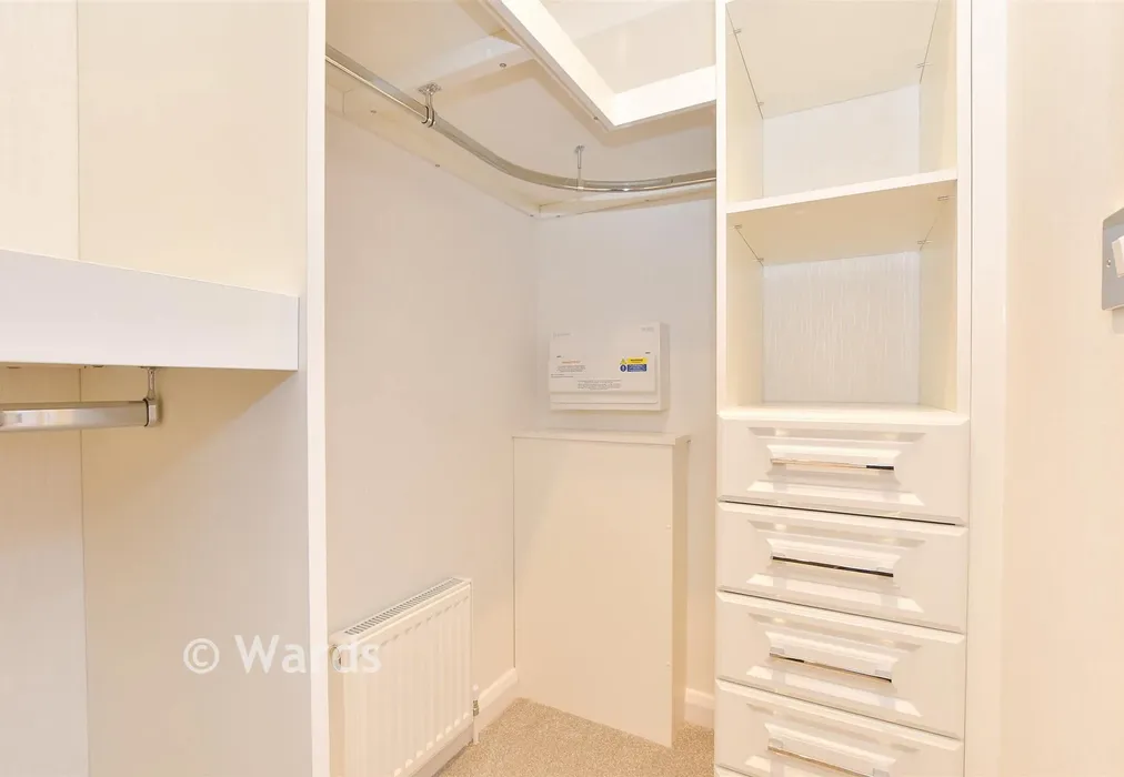 Walk-In Wardrobe - Spill Land Country Park, Meadow Gardens, Biddenden, Kent - Wards of Kent
