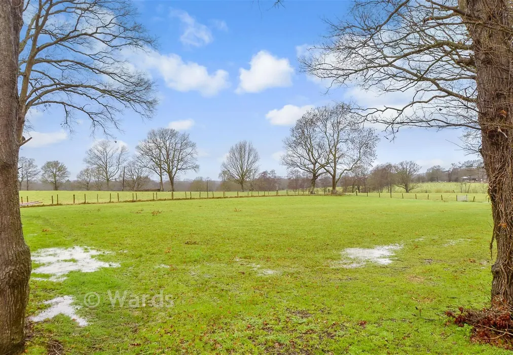 Surrounding Area - Spill Land Country Park, Meadow Gardens, Biddenden, Kent - Wards of Kent