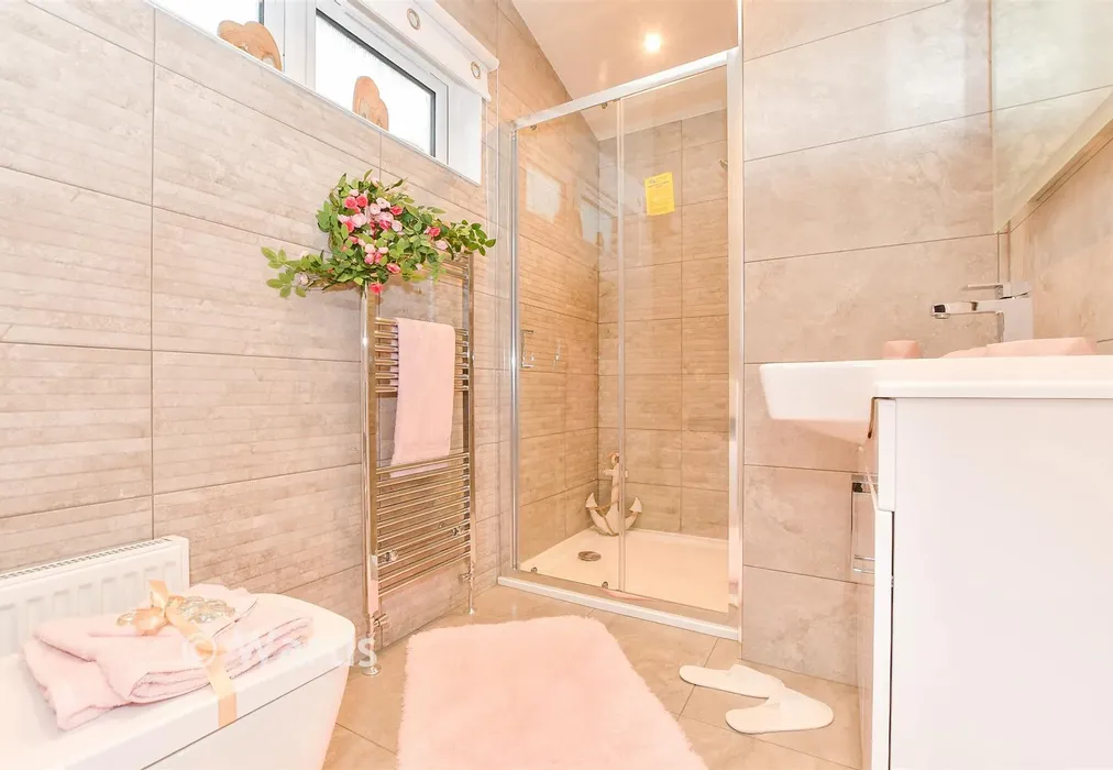 En-Suite Shower Room - Spill Land Country Park, Hollies Way, Biddenden, Kent - Wards of Kent