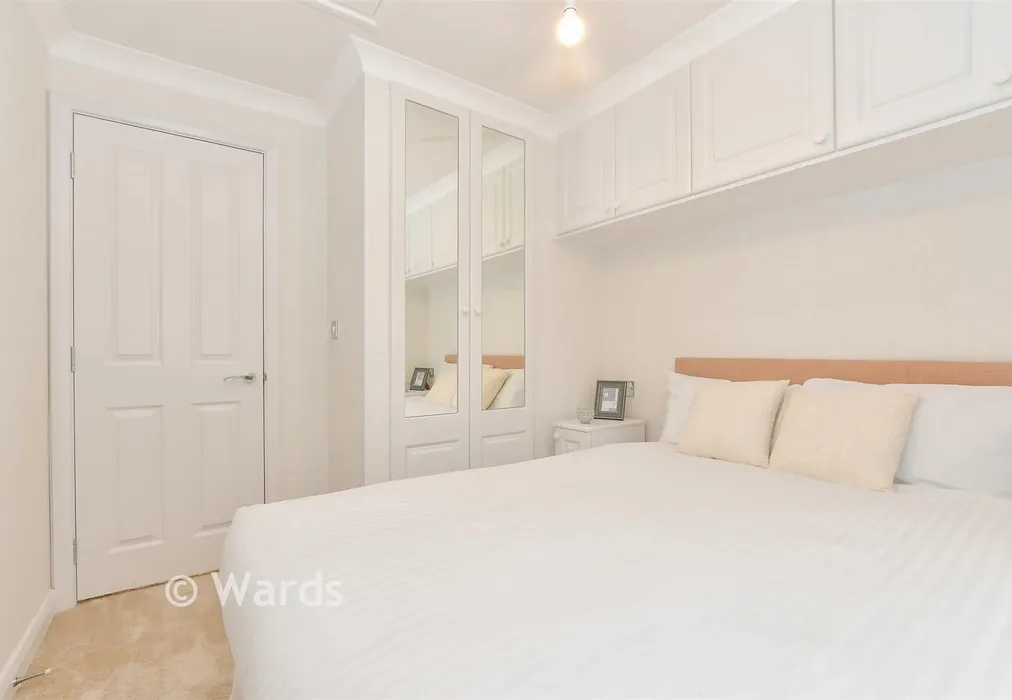 Bedroom 2 - Meadow Gardens, Spill Land Country Park, Biddenden, Ashford, Kent - Wards of Kent