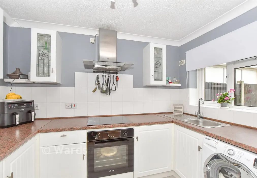 Kitchen - Squires Court, Eastchurch, Sheerness, Kent - Wards of Kent