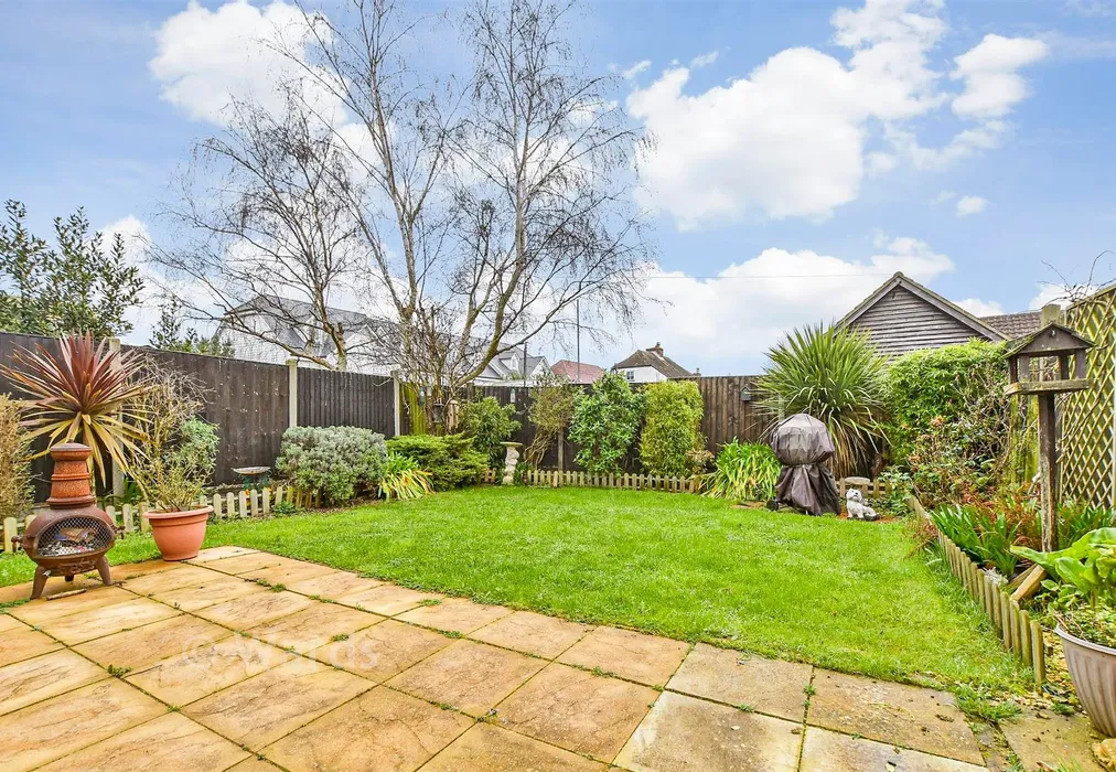 Rear Garden - Squires Court, Eastchurch, Sheerness, Kent - Wards of Kent