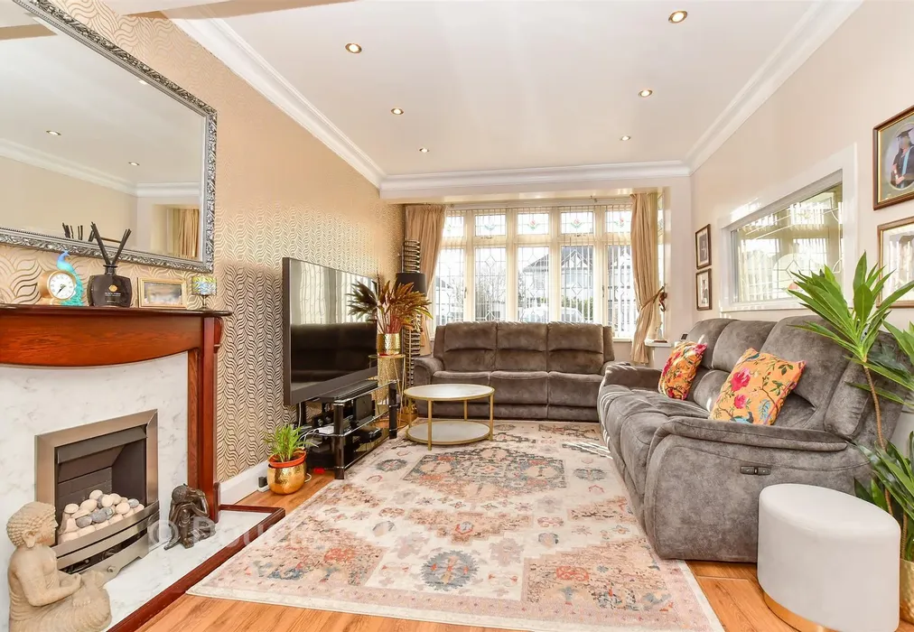 Lounge - Upper Rainham Road, Hornchurch, Essex - Wards of Kent