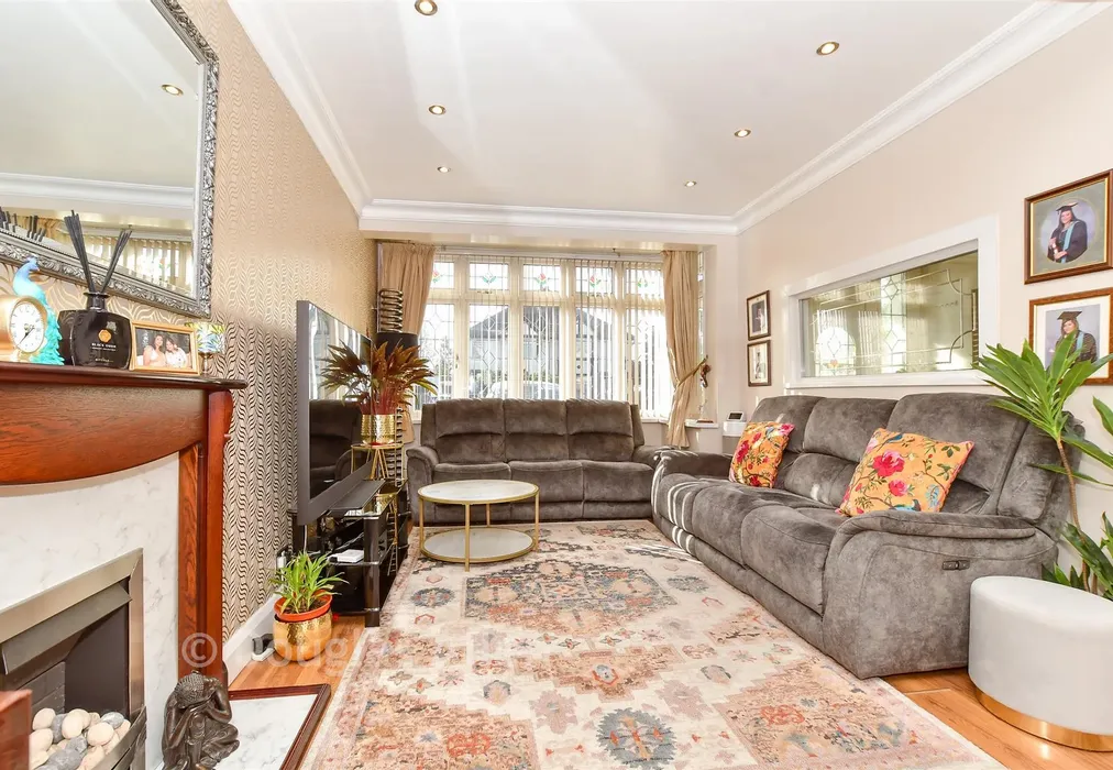 Lounge - Upper Rainham Road, Hornchurch, Essex - Wards of Kent