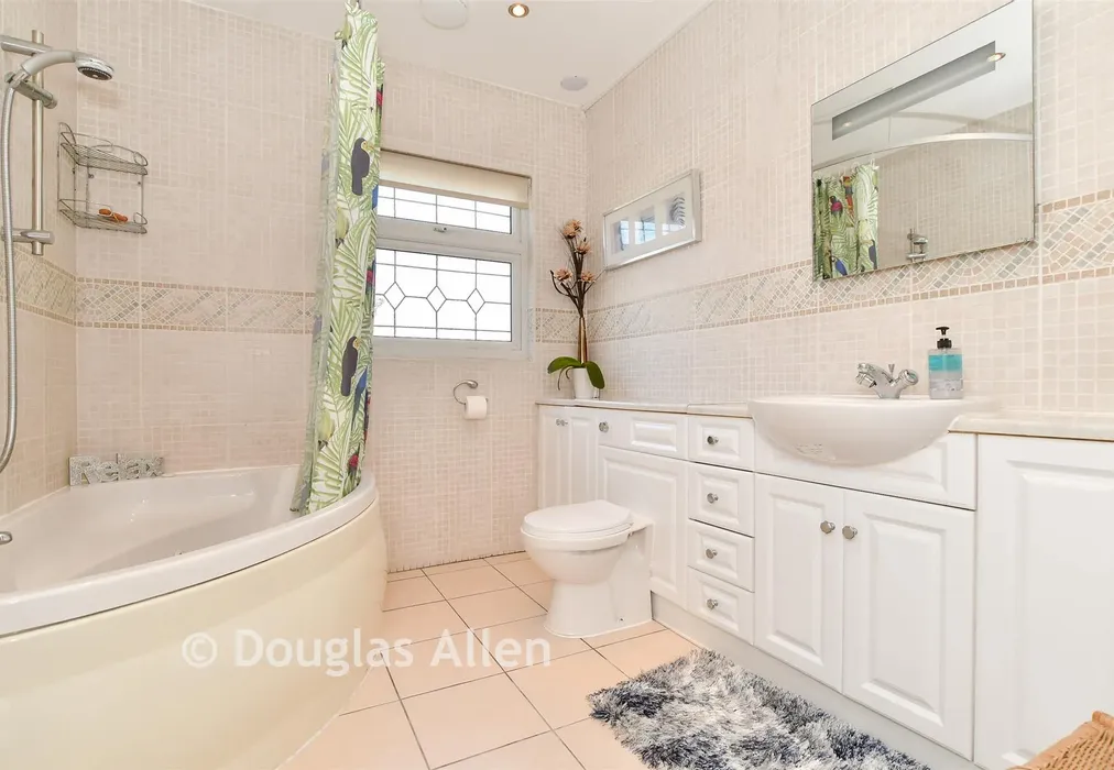 Bathroom - Upper Rainham Road, Hornchurch, Essex - Wards of Kent