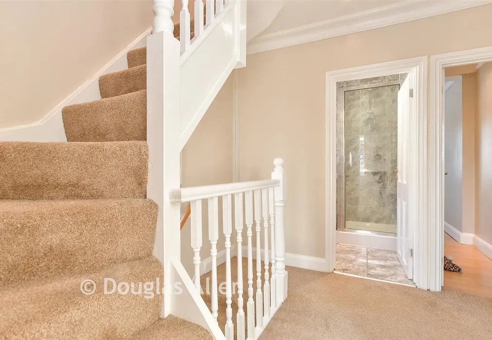 Landing - Upper Rainham Road, Hornchurch, Essex - Wards of Kent