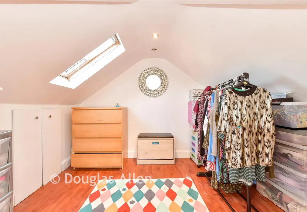 Loft Room - Upper Rainham Road, Hornchurch, Essex - Wards of Kent