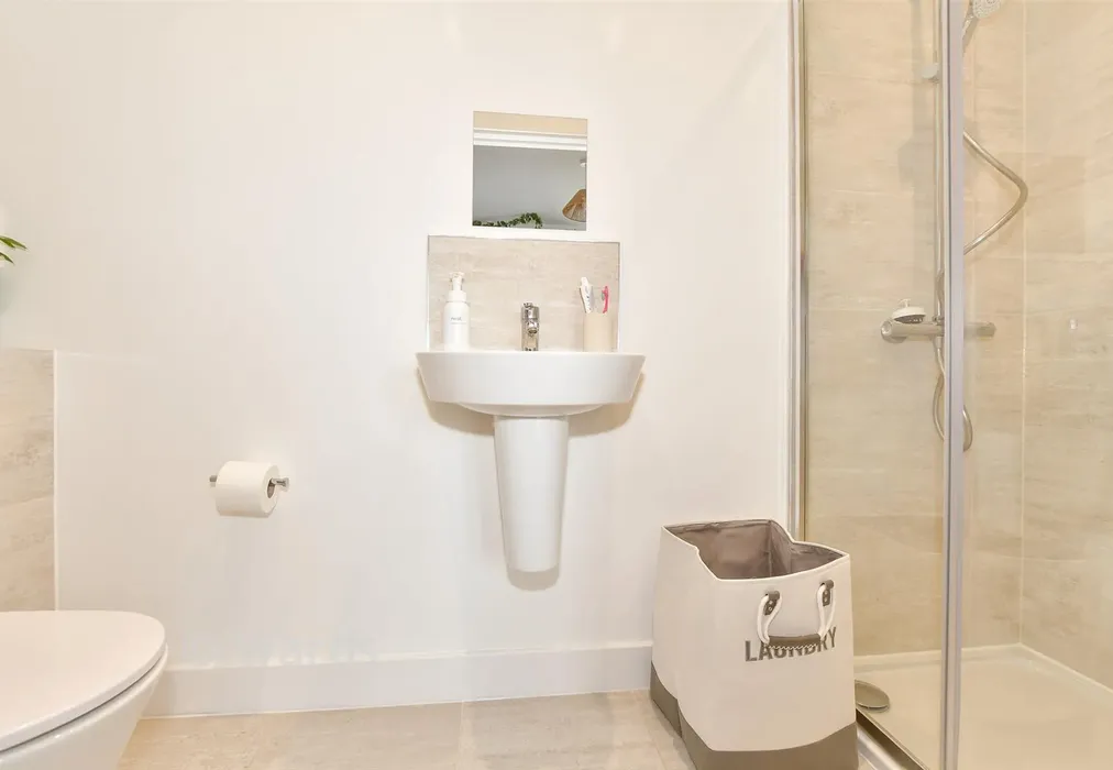 En-Suite Shower Room - Bermuda Road, Whitstable, Kent - Wards of Kent