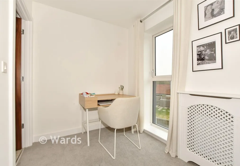 Bedroom 1 - Bermuda Road, Whitstable, Kent - Wards of Kent