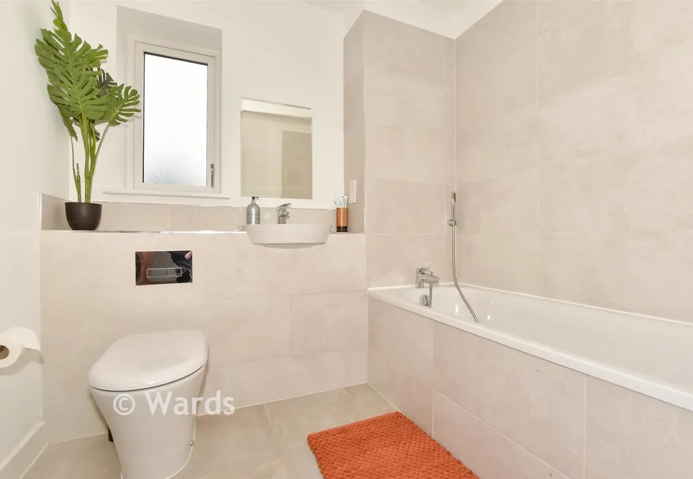 Bathroom - Bermuda Road, Whitstable, Kent - Wards of Kent