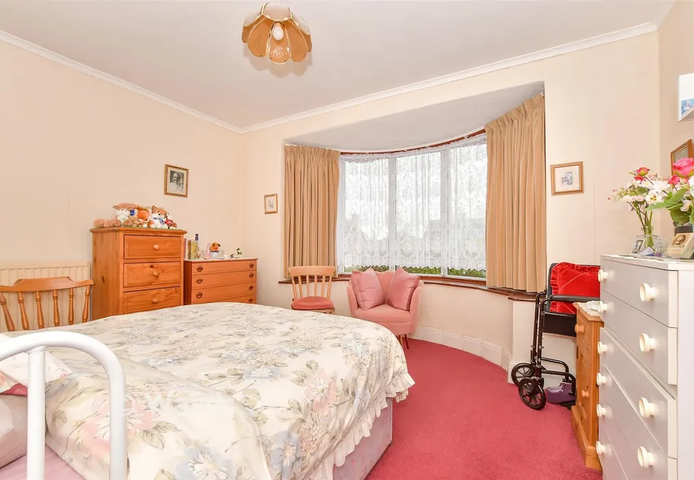 Bedroom 1 - New House Lane, Canterbury, Kent - Wards of Kent