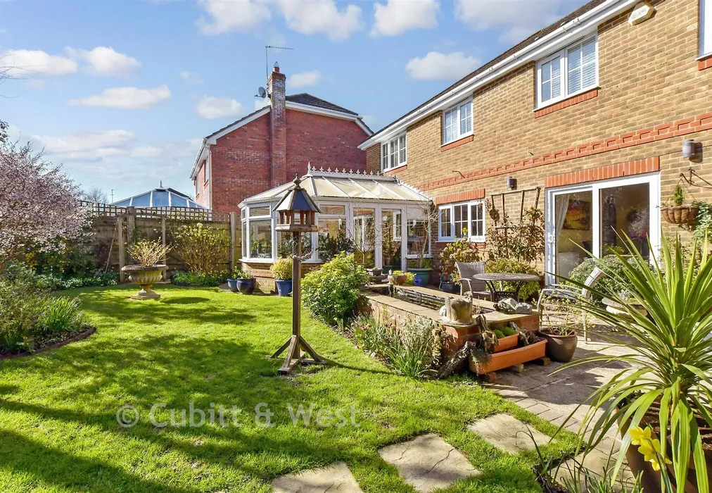 Family Bathroom - Willard Way, Ashington, West Sussex - Wards of Kent