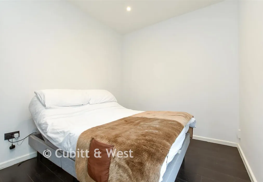 Bedroom - Grovehill Road, Redhill, Surrey - Wards of Kent