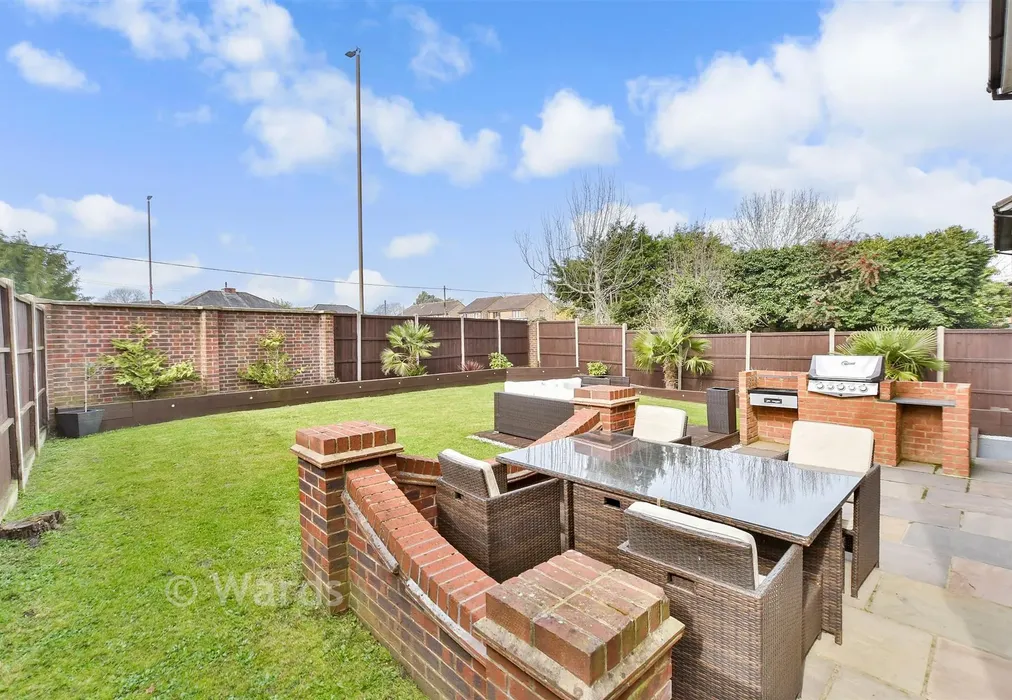 Rear Garden - Howells Close, West Kingsdown, Sevenoaks, Kent - Wards of Kent