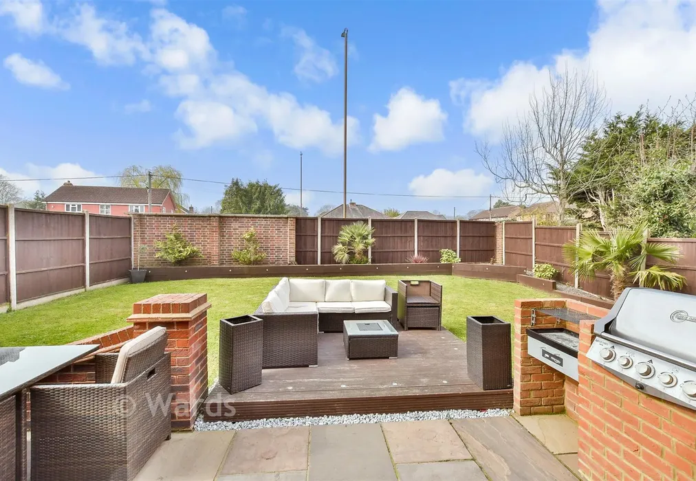 Rear Garden - Howells Close, West Kingsdown, Sevenoaks, Kent - Wards of Kent