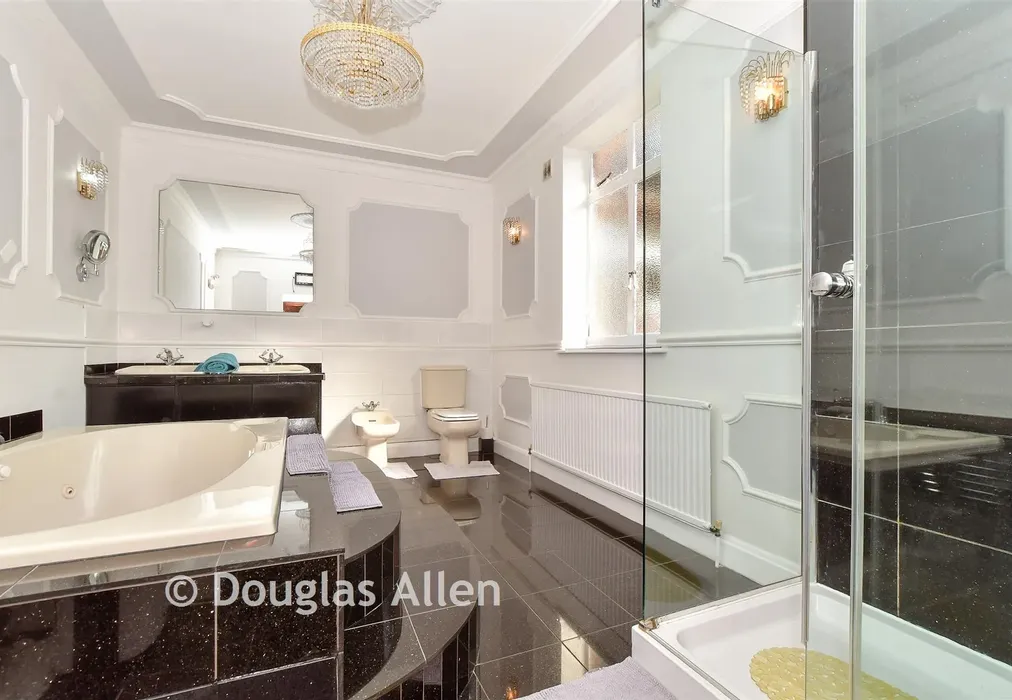En-Suite - Heath Drive, Gidea Park, Essex - Wards of Kent