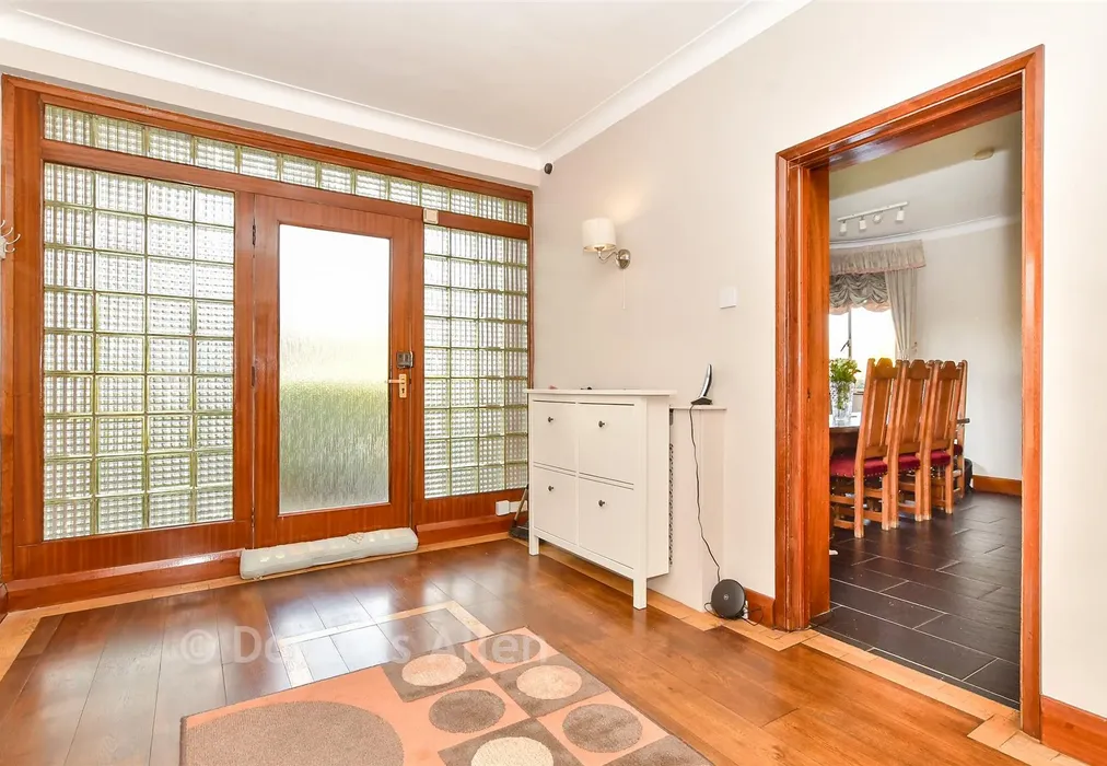 Hallway - Heath Drive, Gidea Park, Essex - Wards of Kent